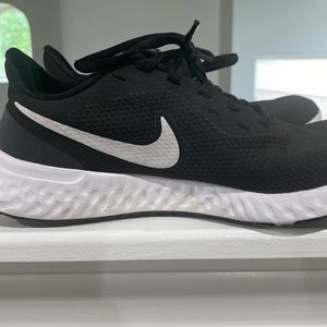 Nike womens size 7 Revolution